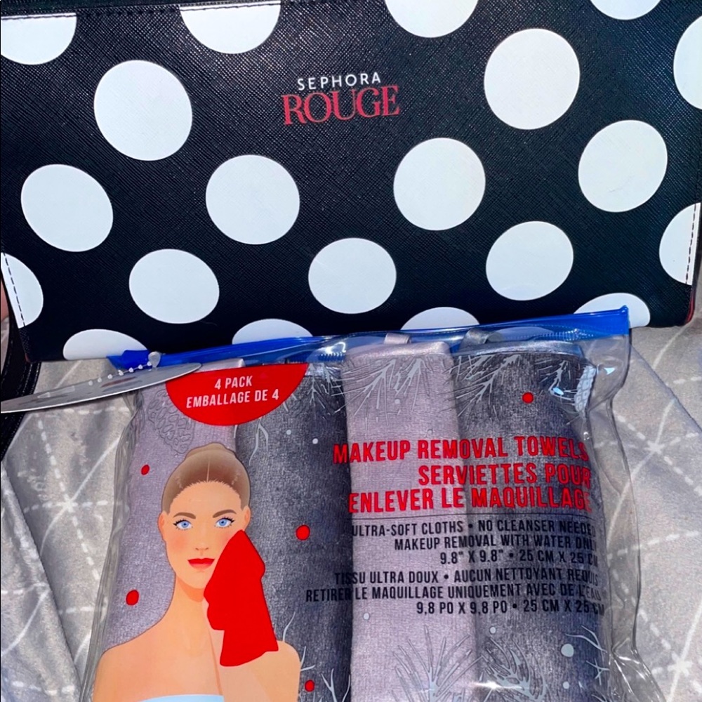 Makeup remover towels / makeup bag